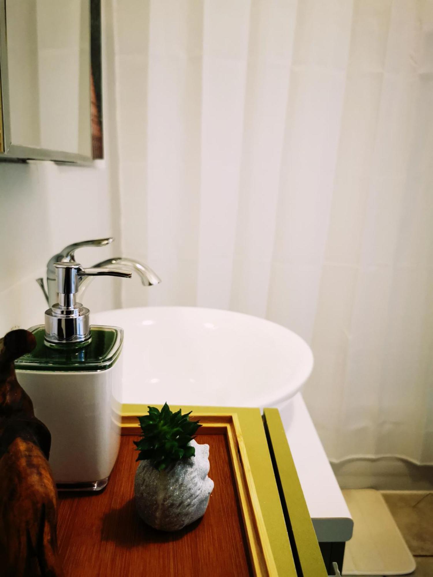 Plush 2 Bedroom Unit 5Min Downtown Off Wellington Montréal Esterno foto